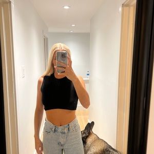 Black crop muscle tank